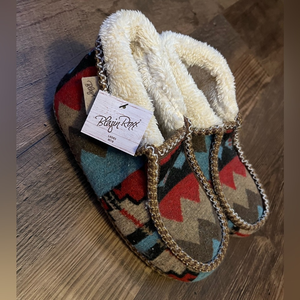 Women’s Blazin Roxx Aztec Slippers Size 7/8
